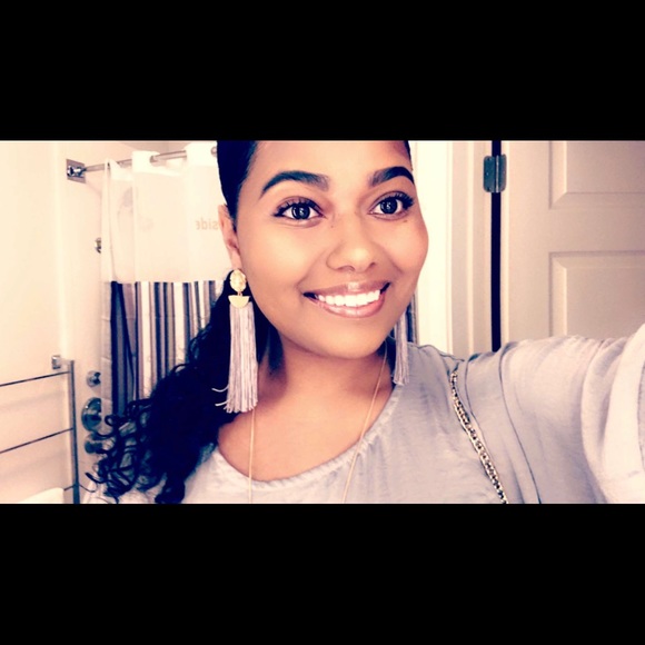 Meet your Posher, Alissa - Picture 2 of 3